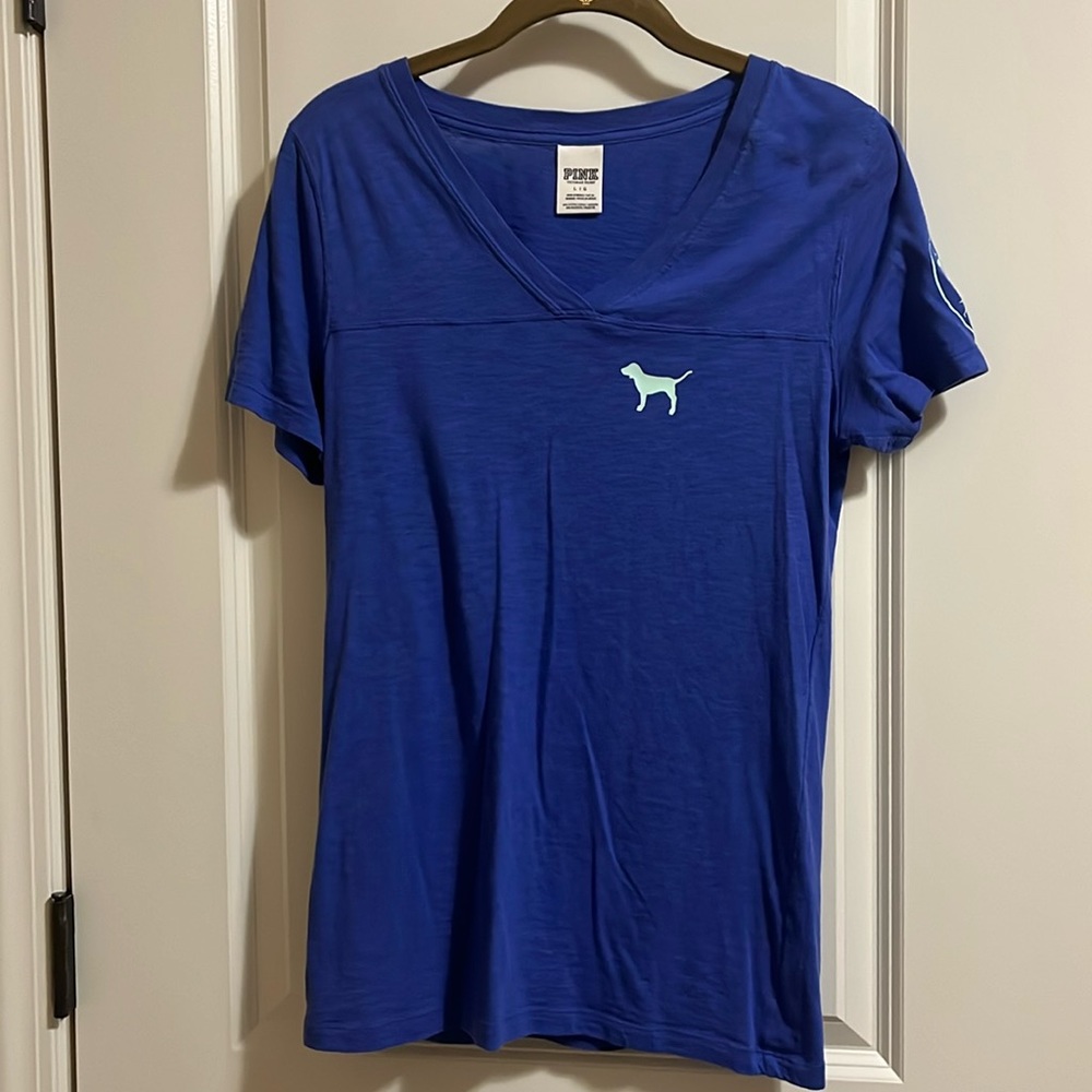 VS PINK V-neck tee